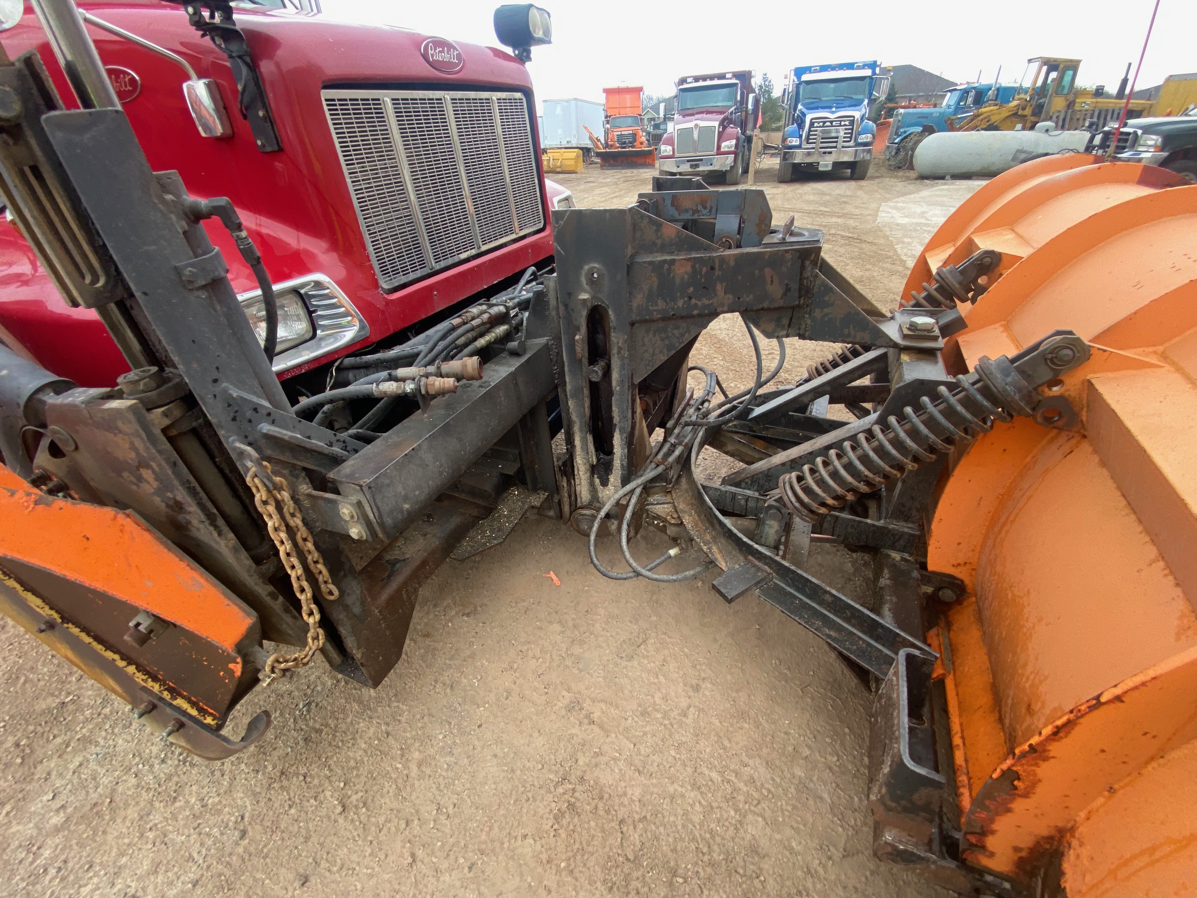 2000 PETERBILT 330 - Image 6